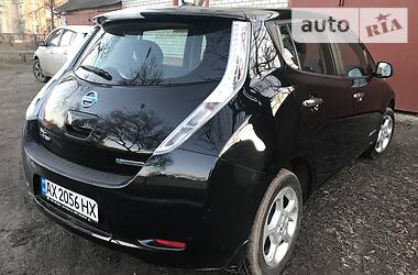 Хетчбек Nissan Leaf 2013 в 