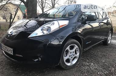 Хетчбек Nissan Leaf 2013 в 
