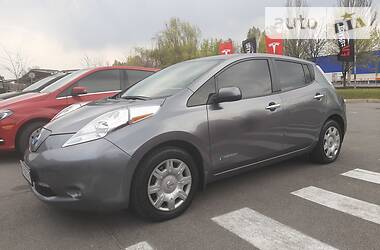Хетчбек Nissan Leaf 2015 в 