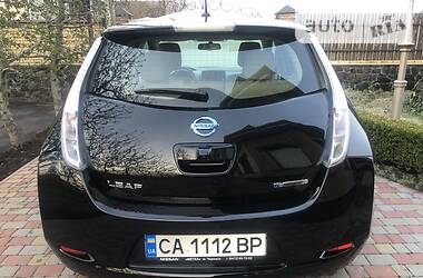 Хетчбек Nissan Leaf 2015 в 