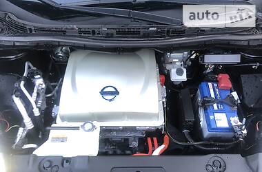 Хетчбек Nissan Leaf 2015 в 