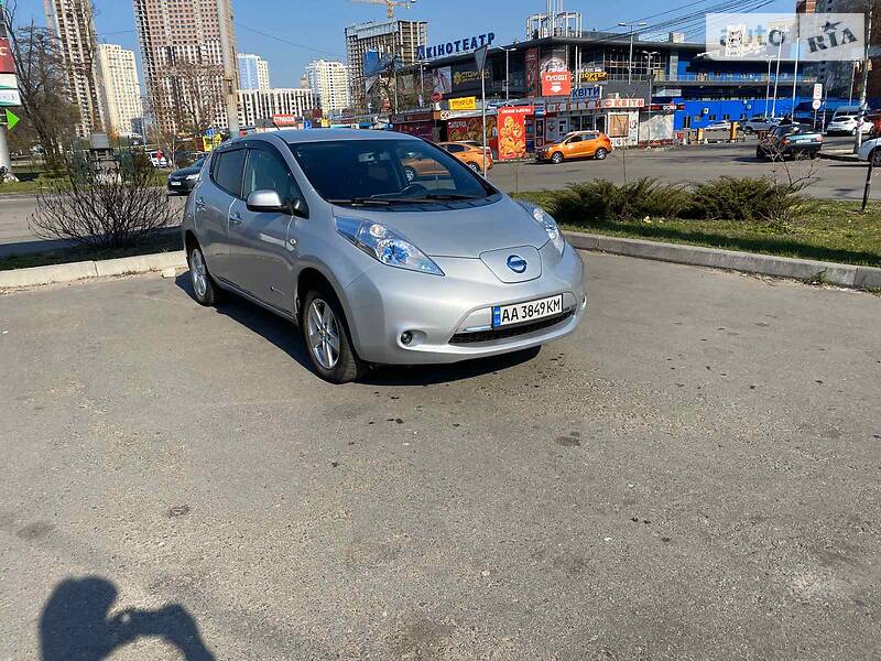 Хетчбек Nissan Leaf 2013 в Києві