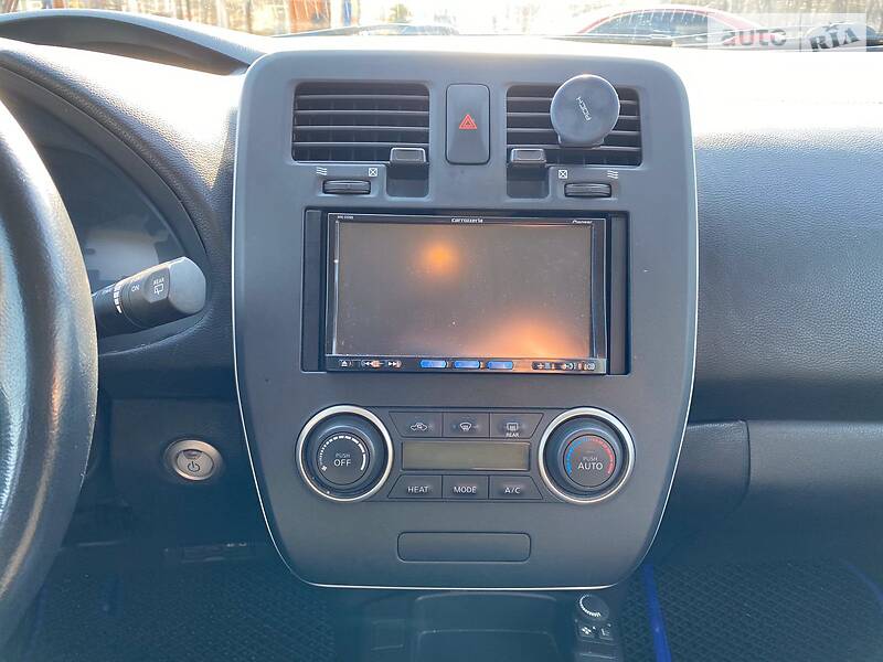 Хетчбек Nissan Leaf 2013 в Києві