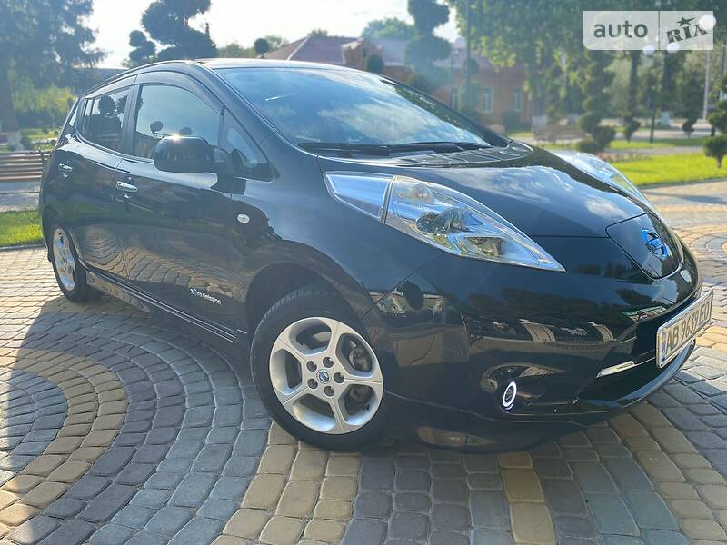 Хетчбек Nissan Leaf 2012 в 