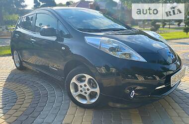 Хетчбек Nissan Leaf 2012 в 
