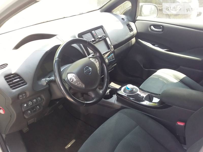 Хетчбек Nissan Leaf 2013 в Дніпрі