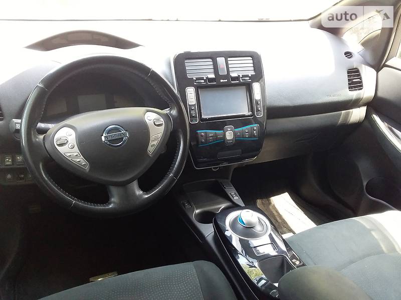 Хетчбек Nissan Leaf 2013 в Дніпрі