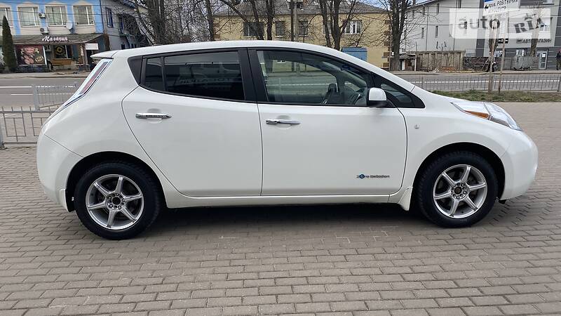 Хетчбек Nissan Leaf 2016 в Києві