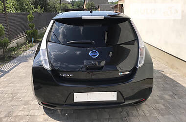 Седан Nissan Leaf 2017 в Мостиске