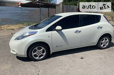 Седан Nissan Leaf 2011 в Кропивницком