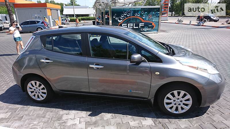 Nissan Leaf S