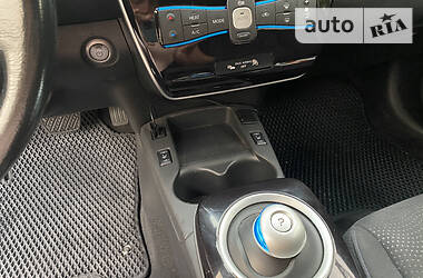 Хетчбек Nissan Leaf 2013 в 