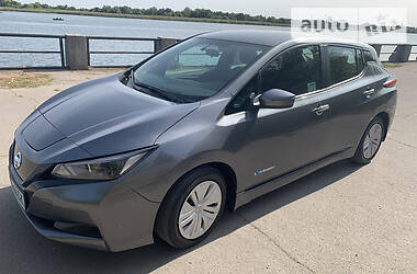 Хэтчбек Nissan Leaf 2019 в Херсоне