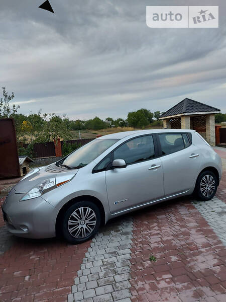 Хэтчбек Nissan Leaf 2014 в Умани