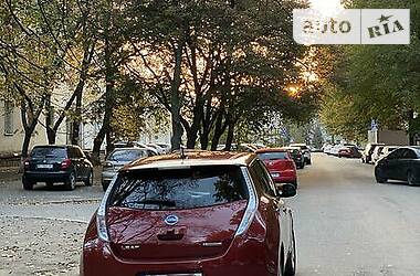 Хэтчбек Nissan Leaf 2011 в Херсоне