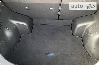 Хэтчбек Nissan Leaf 2013 в 