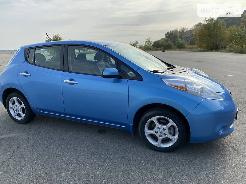 Хетчбек Nissan Leaf 2013 в Вишгороді