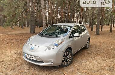 Хэтчбек Nissan Leaf 2015 в Днепре