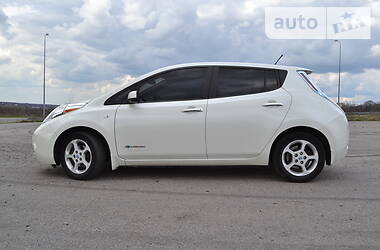 Хэтчбек Nissan Leaf 2013 в Днепре