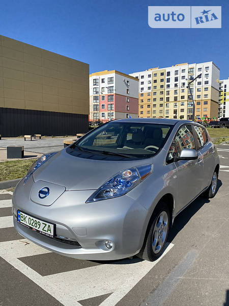 Хэтчбек Nissan Leaf 2011 в Ровно