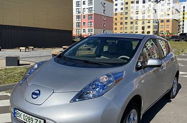 Хэтчбек Nissan Leaf 2011 в Ровно