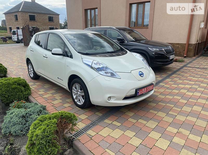 Хэтчбек Nissan Leaf 2012 в Ровно