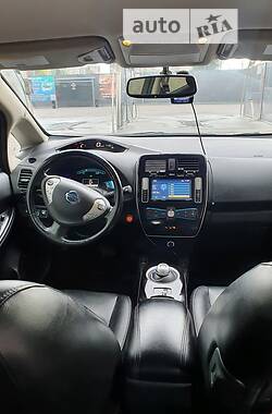 Хэтчбек Nissan Leaf 2014 в Днепре