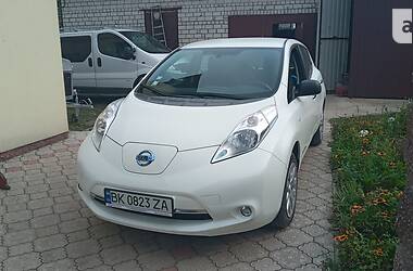 Хэтчбек Nissan Leaf 2016 в Ровно