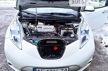 Хэтчбек Nissan Leaf 2011 в Днепре