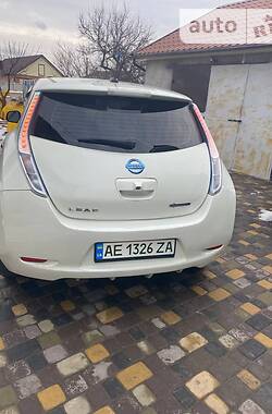 Хэтчбек Nissan Leaf 2011 в Днепре