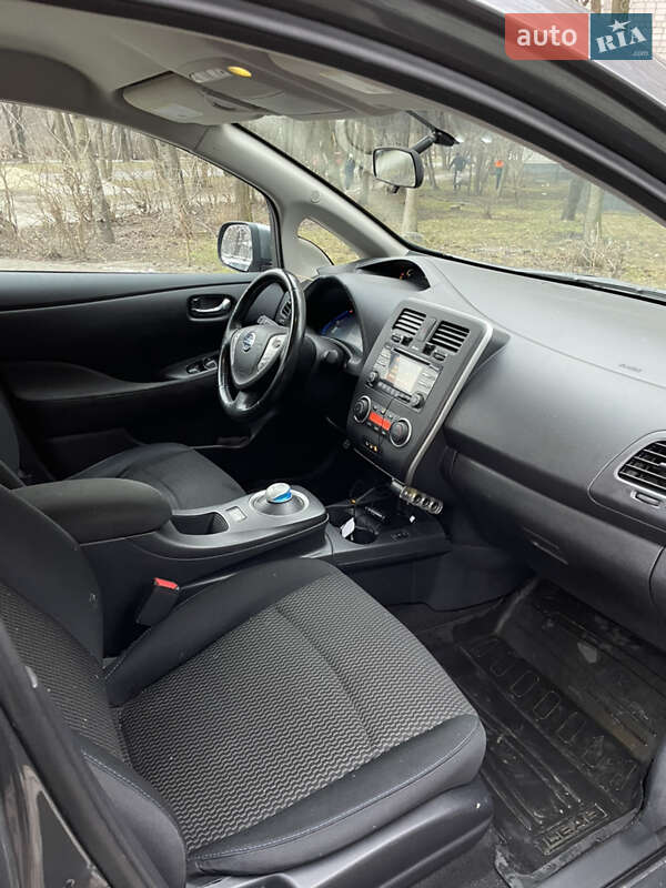 Хэтчбек Nissan Leaf 2015 в Львове
