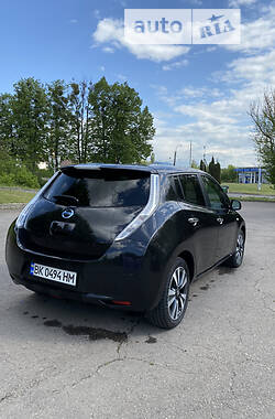 Седан Nissan Leaf 2016 в Ровно