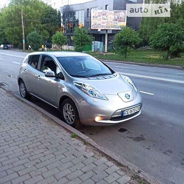 Хетчбек Nissan Leaf 2014 в Чернівцях