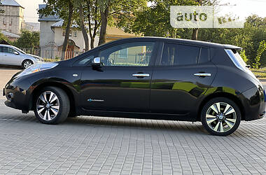 Хетчбек Nissan Leaf 2014 в 