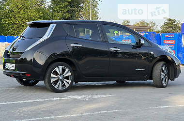 Хетчбек Nissan Leaf 2014 в 