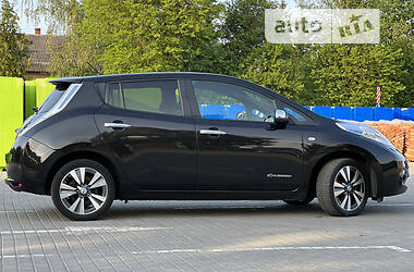 Хетчбек Nissan Leaf 2014 в 