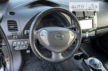 Хетчбек Nissan Leaf 2014 в 