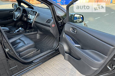 Хетчбек Nissan Leaf 2014 в 