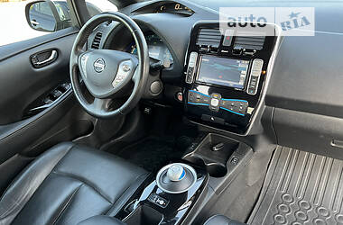 Хетчбек Nissan Leaf 2014 в 