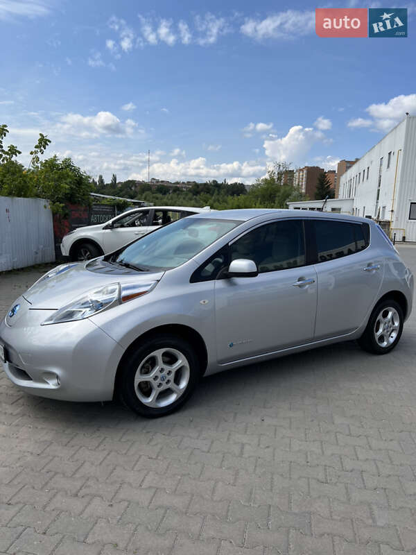 Хэтчбек Nissan Leaf 2011 в Виннице