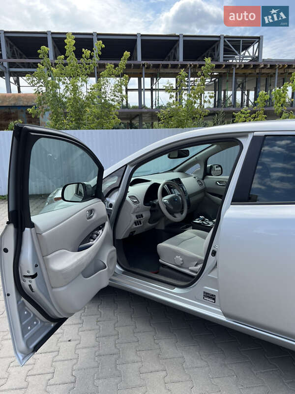 Хэтчбек Nissan Leaf 2011 в Виннице