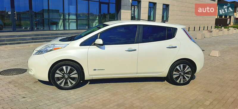 Хэтчбек Nissan Leaf 2014 в 