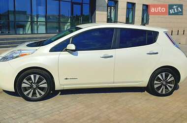 Хэтчбек Nissan Leaf 2014 в 