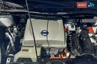 Хэтчбек Nissan Leaf 2014 в 