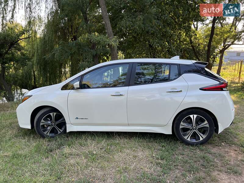 Хэтчбек Nissan Leaf 2018 в Кривом Роге