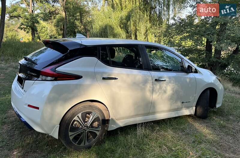 Хэтчбек Nissan Leaf 2018 в Кривом Роге