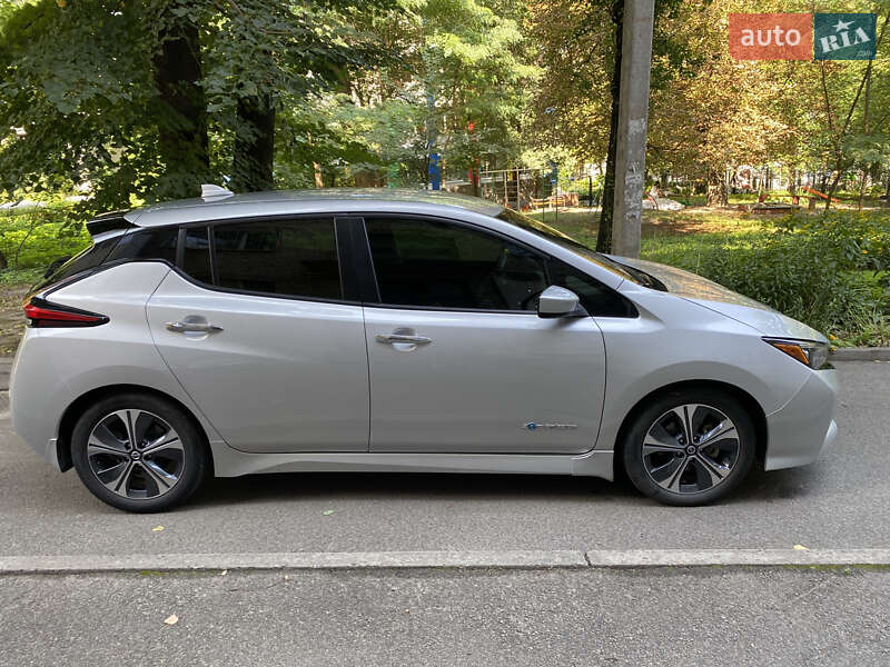 Хэтчбек Nissan Leaf 2018 в Днепре