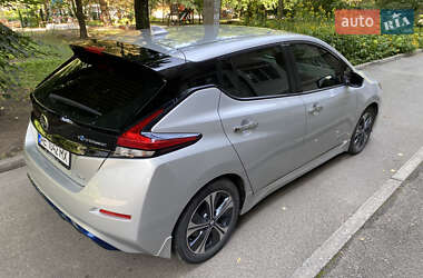 Хэтчбек Nissan Leaf 2018 в 