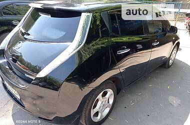 Хэтчбек Nissan Leaf 2013 в 