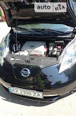 Хэтчбек Nissan Leaf 2013 в 